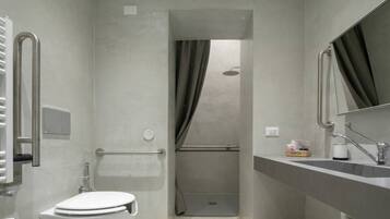 Doccia, asciugacapelli, bidet, asciugamani