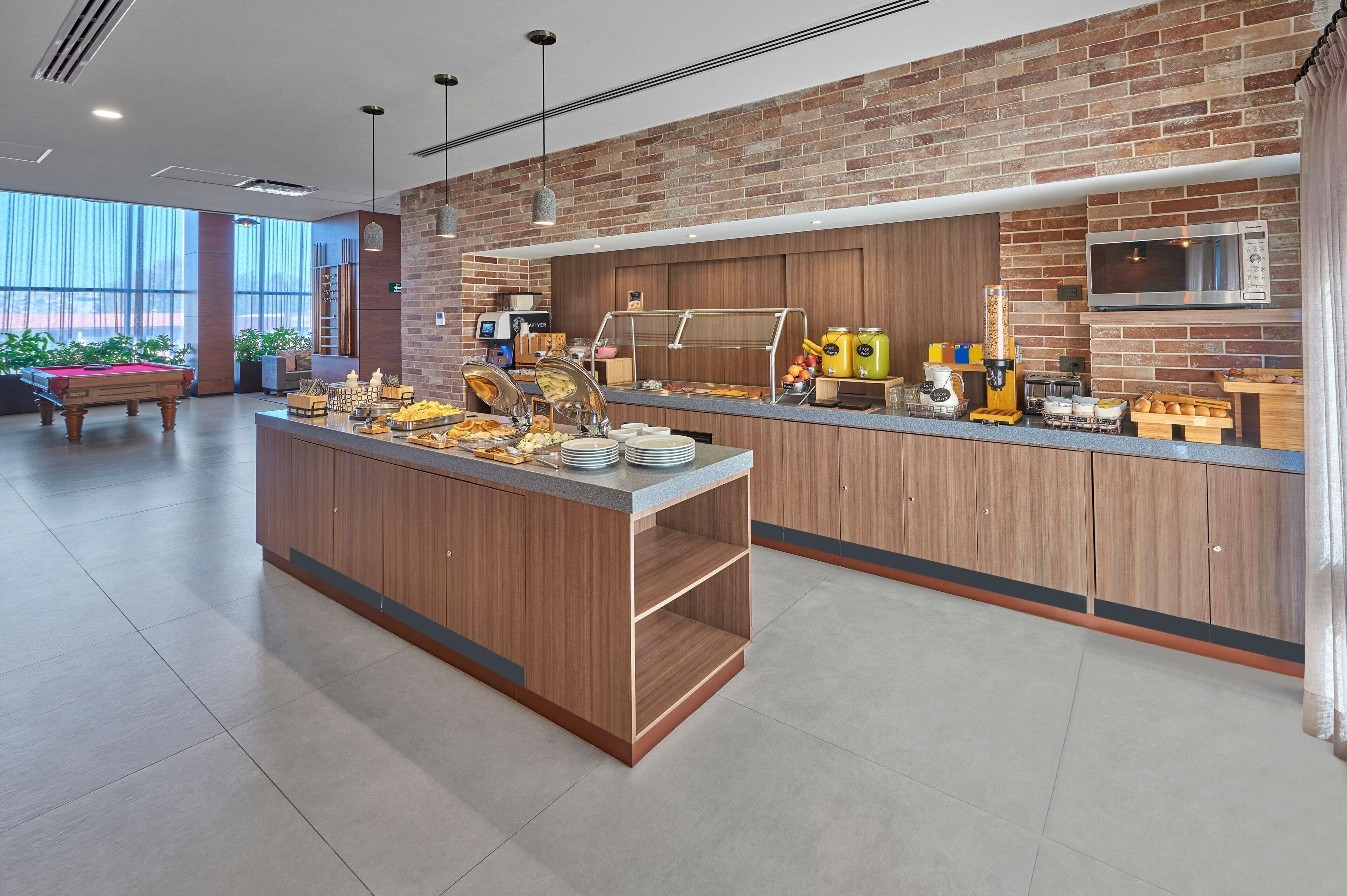 free daily continental breakfast