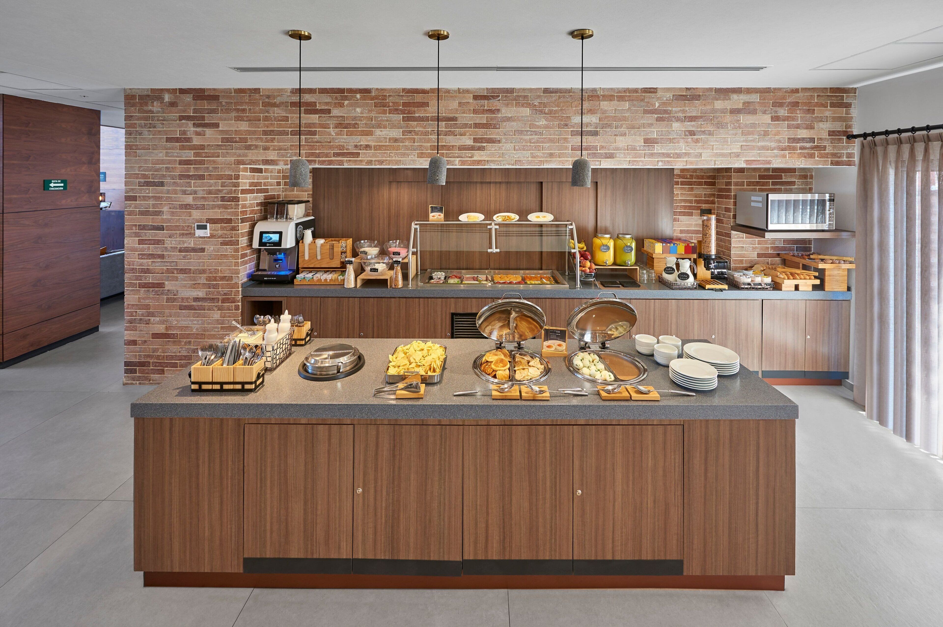 free daily continental breakfast