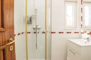 Baignoire, serviettes fournies