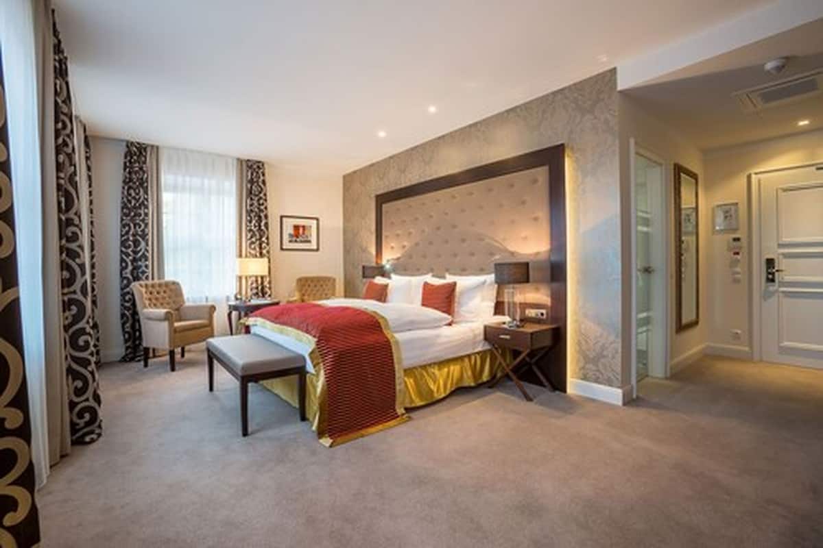 1 bedroom, in-room safe, desk, soundproofing