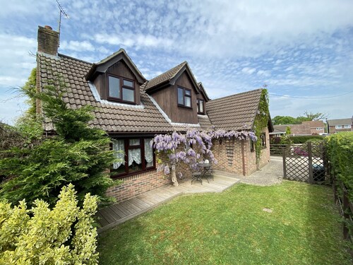 Stunning Rustic Home with Log Burner,  New Forest District