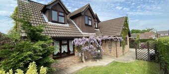 Stunning Rustic Home with Log Burner,  New Forest District