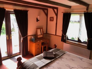 3 bedrooms, iron/ironing board, travel cot, free WiFi