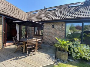 Outdoor dining - Stunning Rustic Home with Log Burner,  New Forest District (Southampton)