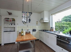 House | Private kitchen | Full-size fridge, microwave, oven, stovetop - Te witte huis (Leende)