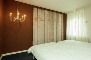 House | 6 bedrooms, free cribs/infant beds, free WiFi, bed sheets