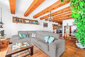 TV - Villa Capistrano - Two Bedroom Villa, Sleeps 4 (Nerja)