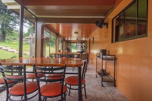 Petit déjeuner servi sur place