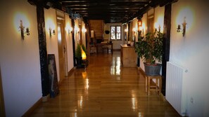 Lobby - Mandoia Farmhouse (Zeberio)