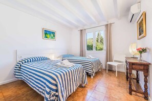 4 bedrooms, WiFi, bed sheets