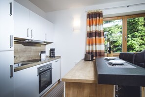 Kühlschrank, Mikrowelle, Herdplatte, Geschirrspüler