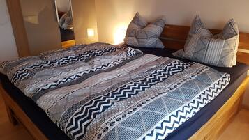 3 bedrooms, travel crib, WiFi
