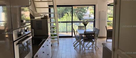 Kühlschrank, Kochgeschirr/Geschirr/Besteck