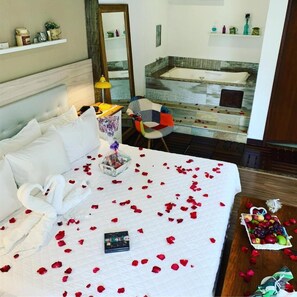 Minibar, desk, blackout curtains, iron/ironing board - Pousada Reserva Penedo (Itatiaia)