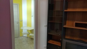 Comfort Studio, Courtyard View | Room amenity