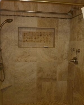 Shower, hair dryer, towels, soap - Stunning ocean sunsets @ Wailea Beaches, foodie kitchen! June discounts! (Kihei)