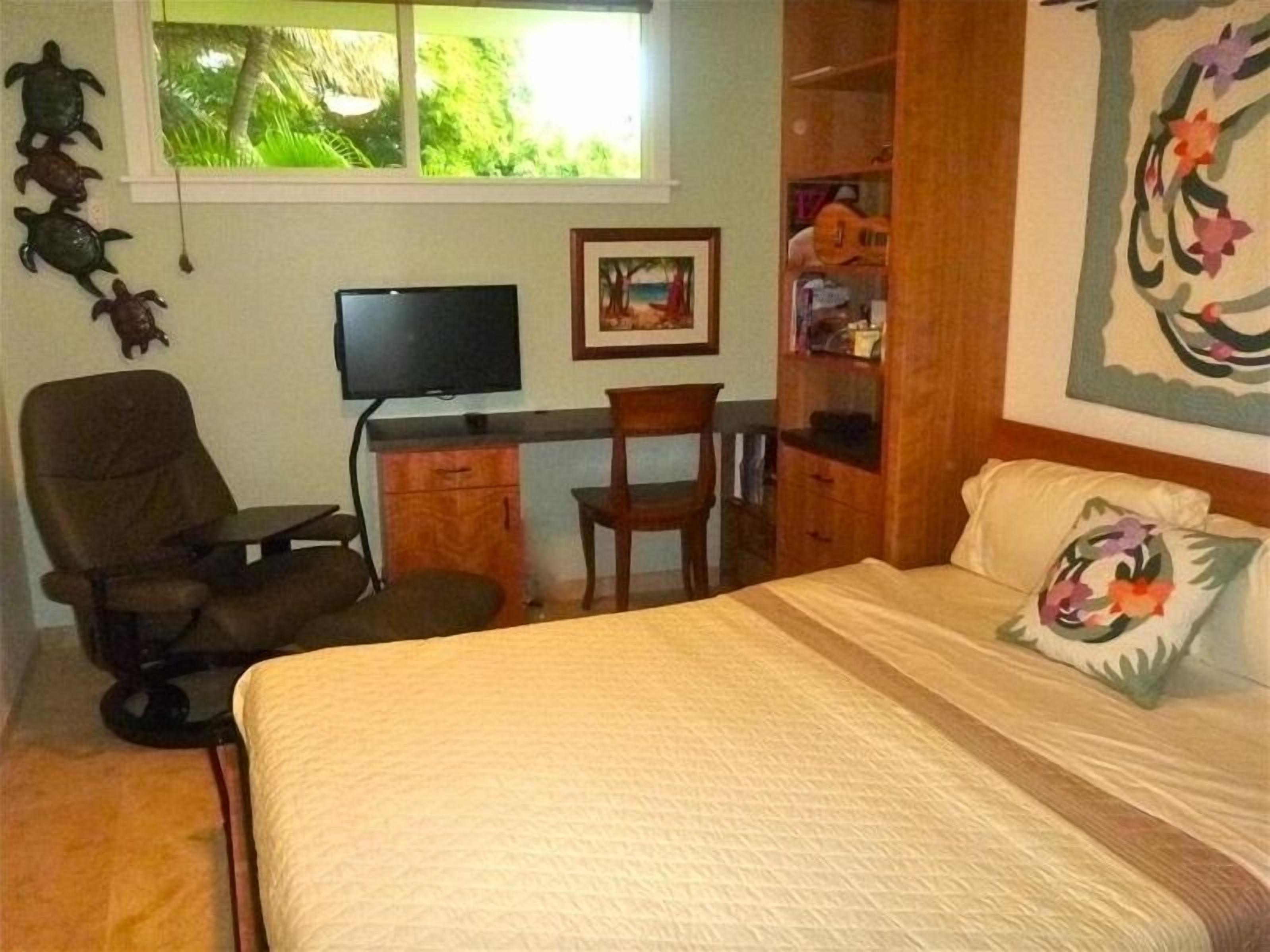 2 bedrooms, in-room safe, desk, iron/ironing board