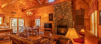 Baird's Creek Cabin  Cozy Cabin, Close to Golf, Creekside