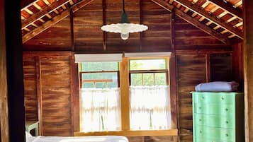 5 quartos, ferros/tábuas de passar roupa, berço de viagem