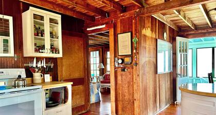 1930 Waterfront Mökki Tuttles Point