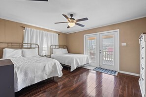 3 bedrooms, WiFi, bed sheets - Beautiful Beach House! (Gulf Shores)
