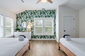 4 bedrooms, iron/ironing board, free WiFi, bed sheets