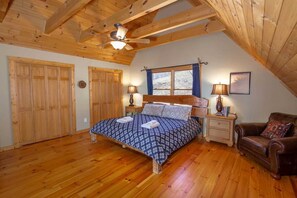 4 bedrooms, desk, free WiFi, bed sheets