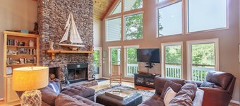 Direct Lakefront 5BR/ 4B Spectacular Mt & Lake front Views - Satellite and Wifi