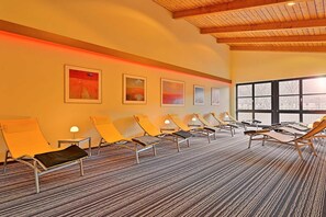 Sauna, höyrysauna, vartalohoitoja, kuumakivihierontaa, urheiluhierontaa