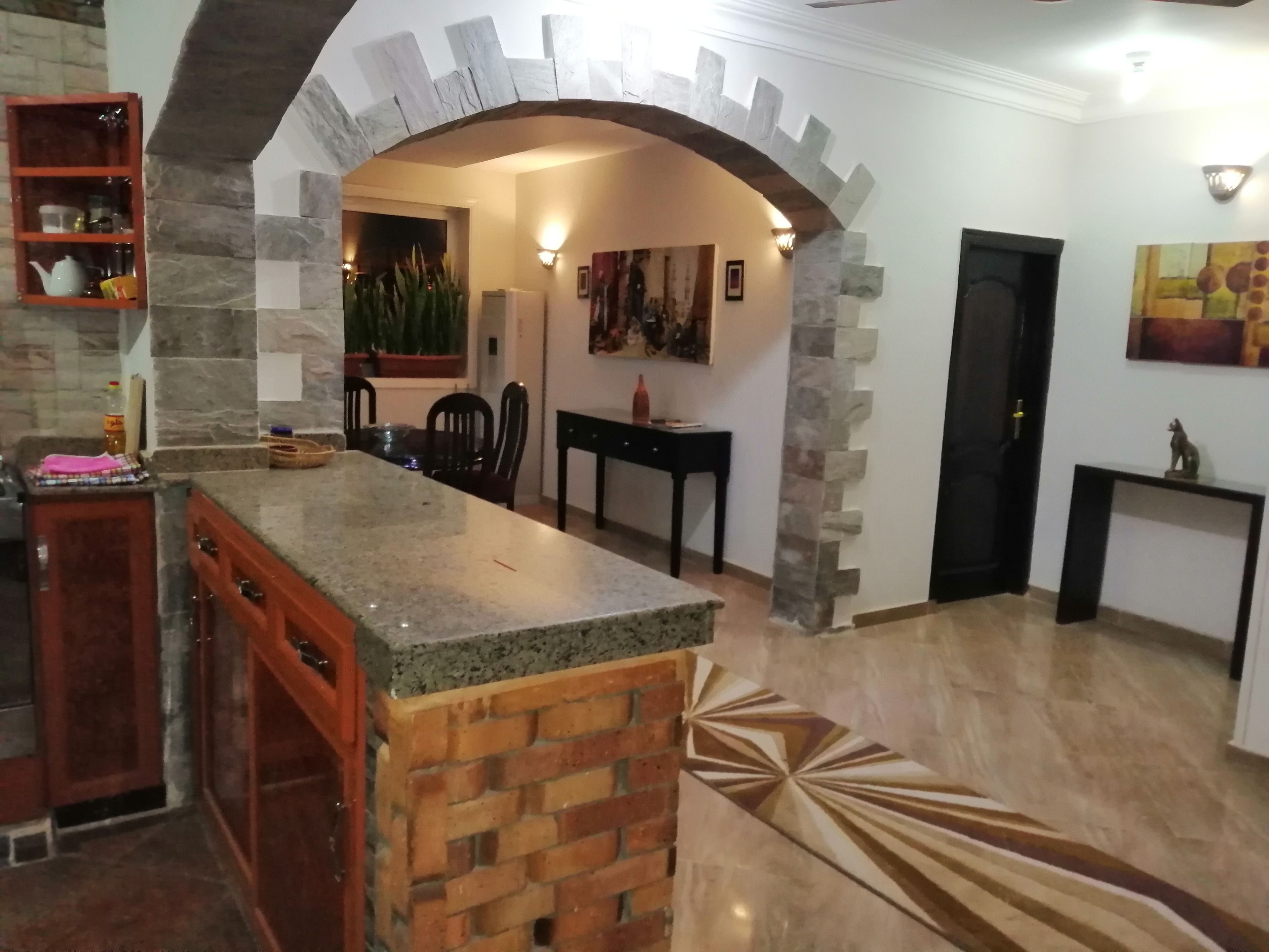 Full-sized fridge, microwave, electric kettle, cookware/dishes/utensils