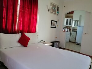 Suite estudio | Escritorio, cortinas opacas, tabla de planchar con plancha y wifi gratis