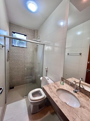 Dusche, Handtücher, Seife, Toilettenpapier