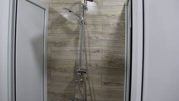Dusche, Regendusche, kostenlose Toilettenartikel, Haartrockner