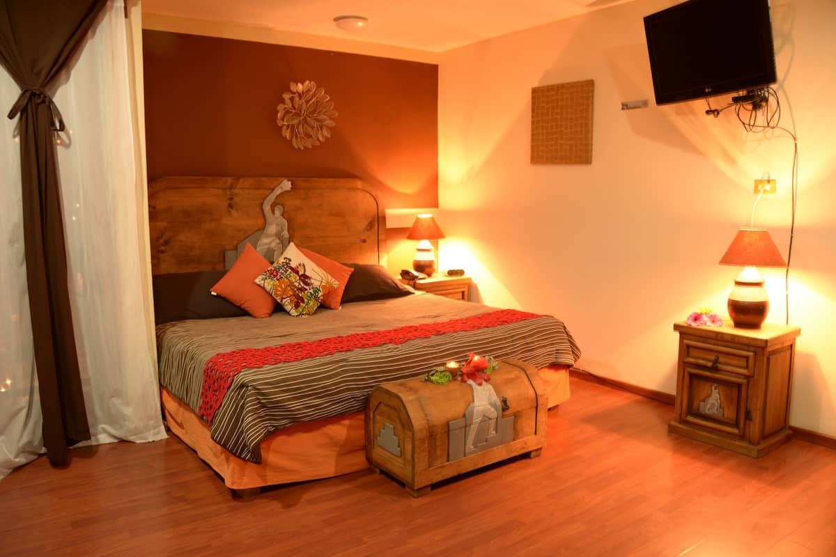 Classic Room, 1 King Bed, City View (Luneta) | Premium bedding, down comforters, individually decorated