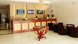 A hotel reception area with a modern design, featuring a reception desk, a chandelier, and multiple seating options. - Greentree Inn Jiangsu Changzhou Menghe Avenue Qiliang Jinfu Business Hotel (Changzhou)