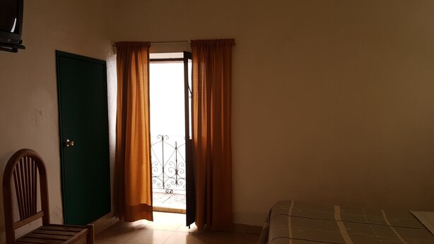 Basic Double Room, 1 Double Bed - Hotel Meson Matamoros (Querétaro)