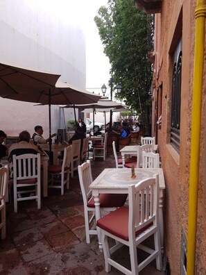Outdoor dining - Hotel Meson Matamoros (Querétaro)