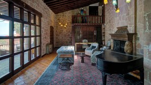 Smart TV, Netflix - Cascadas Boutique Hotel (San Miguel de Allende)