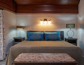 Junior Suite, 1 King Bed, Non Smoking, City View