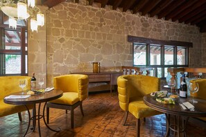 Breakfast, lunch, dinner served; international cuisine 