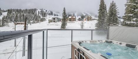 Tina de hidromasaje al aire libre