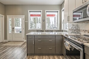 Fridge, microwave, oven, stovetop - 10/10 Location Backs on to Alpine Chair w/BBQ, Hot Tub, Laundry - Pet Friendly!  (Silver Star Mountain)