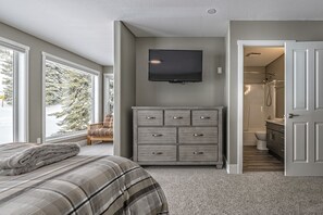 5 bedrooms, desk, free WiFi, bed sheets