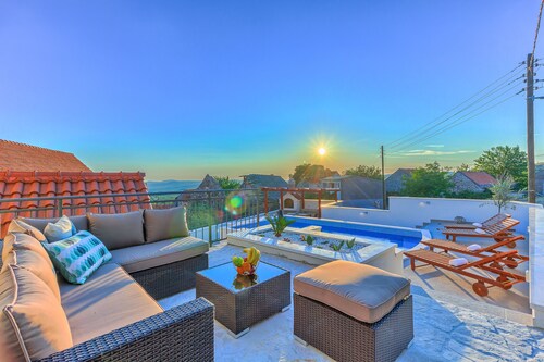 Villa Heritage with swimmnig pool