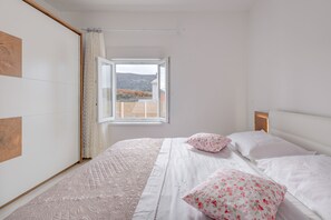 4 makuuhuonetta, silitysrauta/-lauta, Wi-Fi, vuodevaatteet