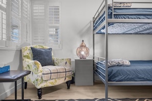 4 soverom, skrivebord, strykejern/-brett og wi-fi