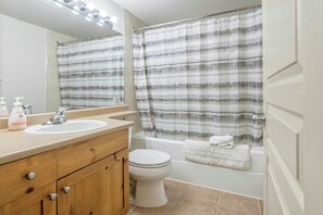 Combined shower/bathtub, hair dryer, towels, soap