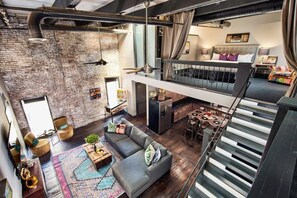 Interior - The Penthouse*Walk to Broadway* PrintersAlleyLofts (Nashville)