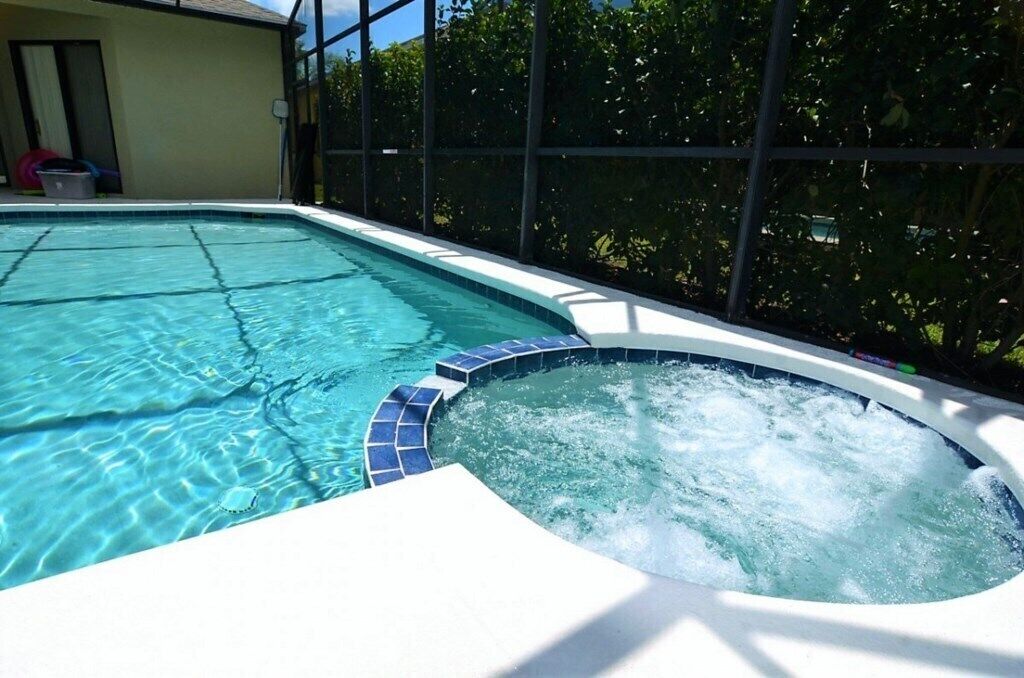 Highly upgraded pool-spa villa for up to 10 guests - 15 min from Disney